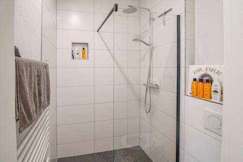 Dusche linke Wohnung - 