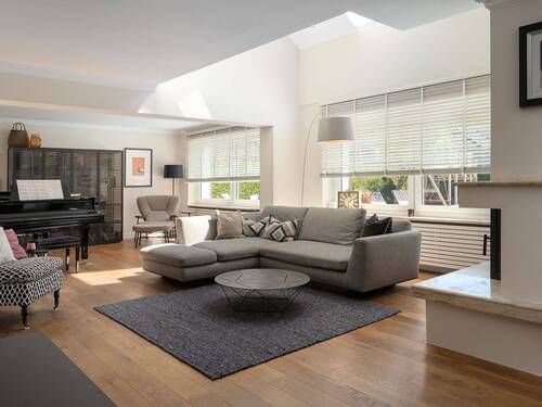 Wohnbereich mit Kamin - Einfamilienhaus mit 247,00 m&sup2; in Weßling zum Kaufen