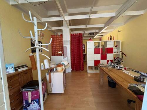 vorderer Raum mit Zugang hinterer Raum.JPG - 2 Zimmer Gewerbeobjekt (Büro, Produktion, Verkauf) in Weyhe