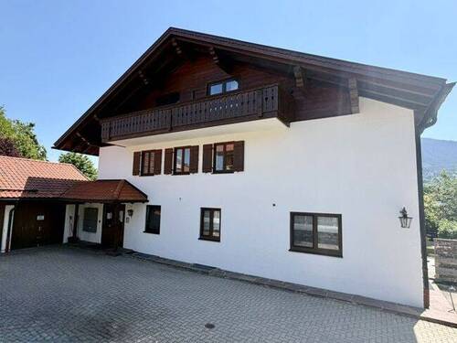Hofeinfahrt - Mehrfamilienhaus, Wohnhaus mit 681,60 m&sup2; in Bad Kohlgrub zum Kaufen