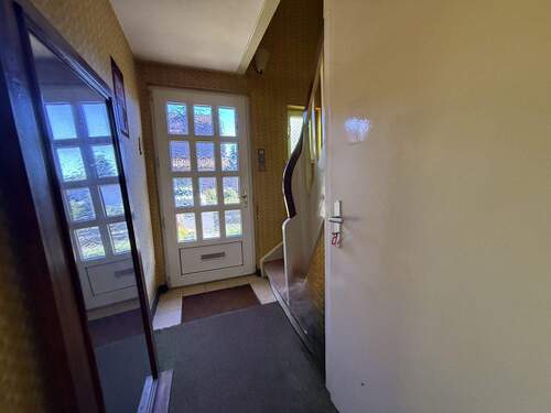 Eingang - 7 Zimmer Doppelhaushälfte zum Kaufen in Celle