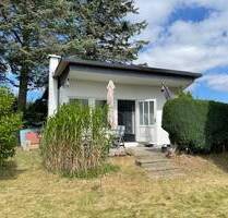 Kleiner idyllischer Ferienbungalow mit möglichem Bootsliegeplatz auf der Insel Rügen zu verkaufen - Gustow