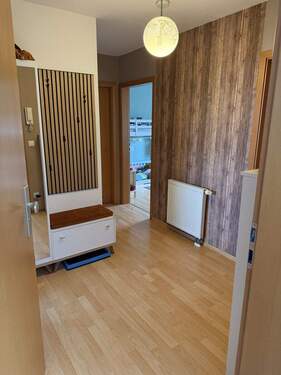 Flur - Schöne 3 Zimmer Wohnung mit Galerie & herrlichem Blick ins Grüne.