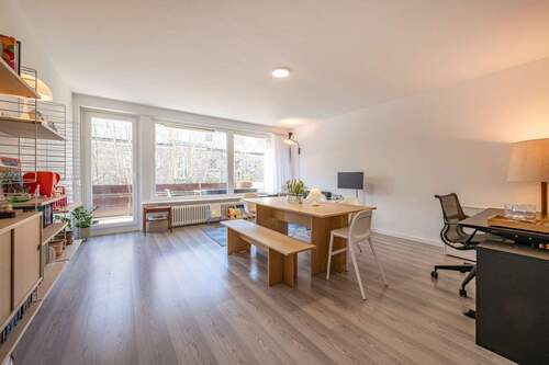 Wohnzimmer - 3 Zimmer Etagenwohnung zum Kaufen in Hamburg