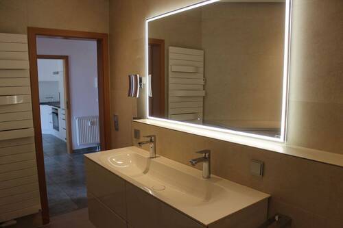 Bad.JPG - Etagenwohnung mit 77,00 m&sup2; in Rostock zur Miete