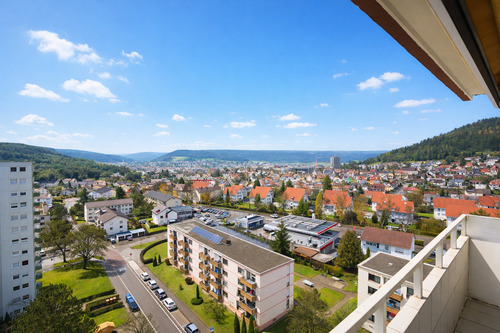 AUSSICHT - 4-Zimmer-Wohnung mit Panoramablick, Balkon & Garage