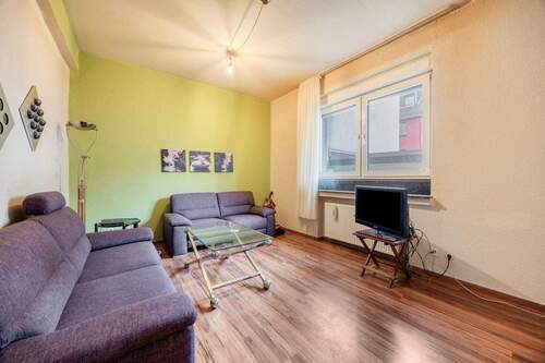 Wohnzimmer - 2 Zimmer Etagenwohnung zum Kaufen in Köln