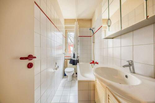 Bad - Etagenwohnung mit 49,00 m&sup2; in Köln zum Kaufen