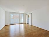 Lichtdurchfluteter Wohn-/Essbereich mit Zugang zur Loggia - 4 Zimmer Etagenwohnung zum Kaufen in Sindelfingen