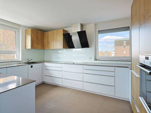 Hochwertige, moderne Küche - 4 Zimmer Etagenwohnung in Sindelfingen