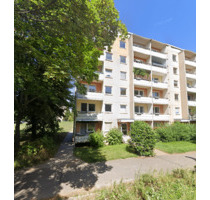 Familienfreundliche Wohnung mit 4 Zimmern in Zwickau, Neuplanitz