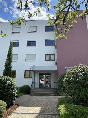 Eingangsbereich Vorderseite - 3 Zimmer Etagenwohnung zum Kaufen in Denzlingen
