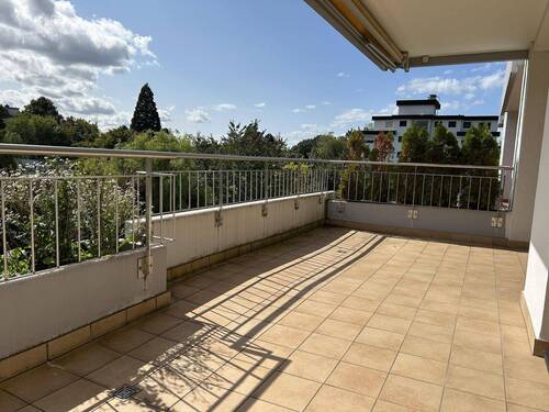 Balkon mit Markise - Etagenwohnung mit 91,00 m&sup2; in Denzlingen zum Kaufen
