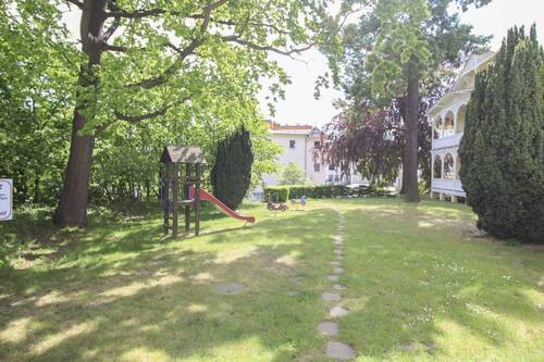Anliegender Spieplatz - 