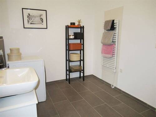 Bad mit Fenster / Top Sanitär - 