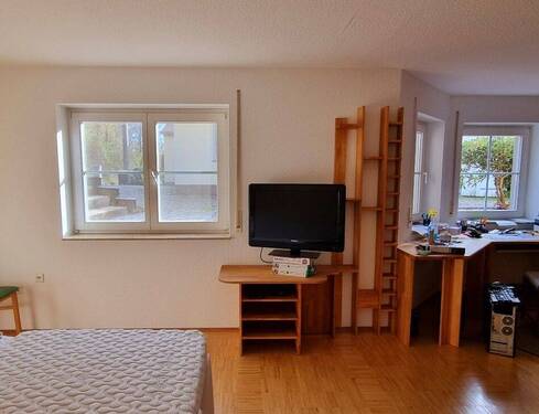 schönes Zimmer im UG - 