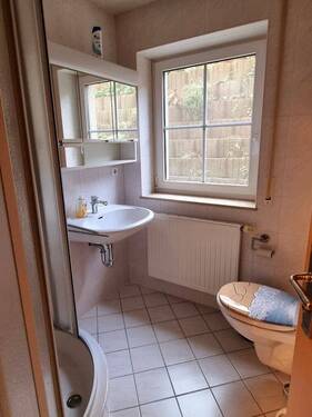 UG Tageslichtbad mit Dusche - 