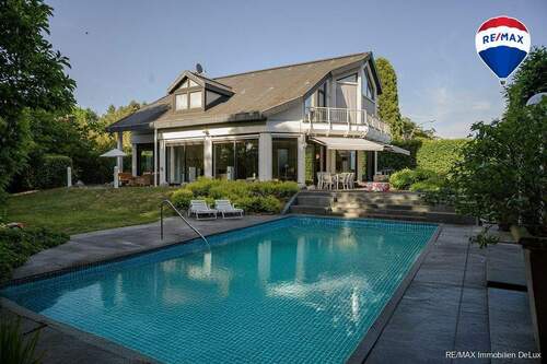 Aussen20250516_05 korrigiert - Repräsentatives Wohnhaus mit außergewöhnlicher Architektur