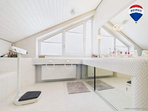 CAM01722G0-PR0034-STILL001 - 