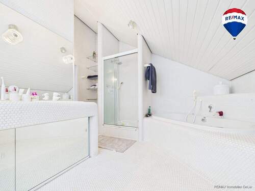 CAM01722G0-PR0034-STILL002 - 