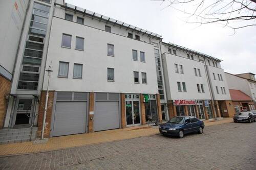 Bild 1 - 2 Zimmer-Wohnung mit Parkett und Balkon in der Schelfstadt zu mieten!