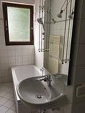 Bad mit Badewanne - 