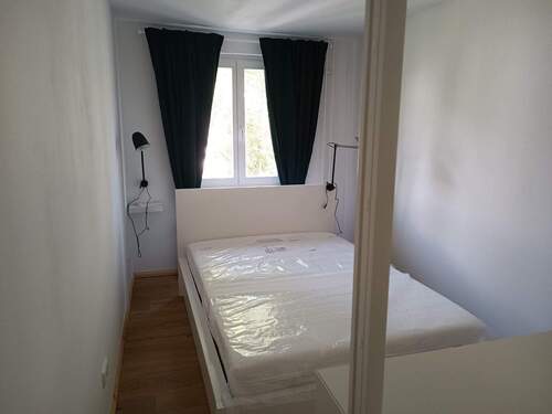 Schlafzimmer Bett.jpg - 