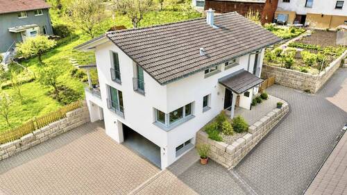 Bild 1 - Attraktives Einfamilienhaus mit großzügigem Garten im Grünen