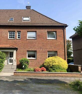 IHR NEUES FAMILIENHEIM !!! - RE - HILLERHEIDE: FAMILIEN AUFGEPASST! WOHNEN AUF CA. 225 m² DHH 8- ZIMMER GARTEN 2 - GARAGEN