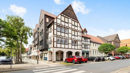 Außenansicht 1 - Attraktive 3-Zimmer-Wohnung mit Garage - hell, geräumig und sofort verfügbar