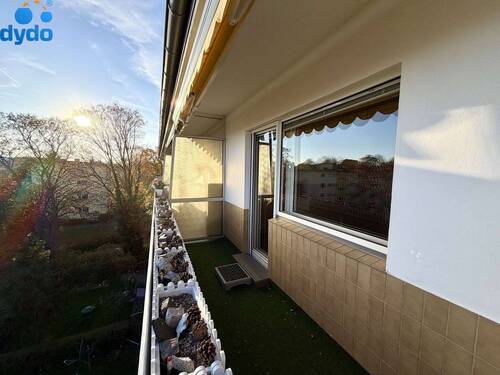 Balkon - Englisches Viertel: Diese gemütliche Zwei-Zimmerwohnung mit EBK erwartet Sie mit sonnigem Balkon