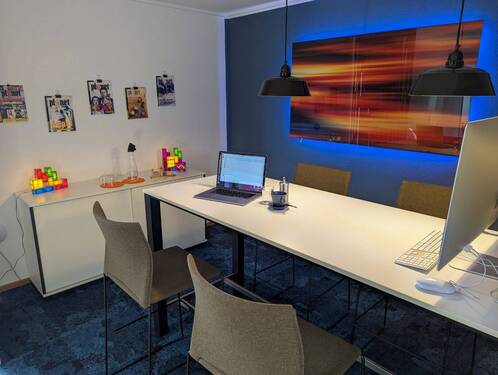 Besprechungsecke mit Hochtisch - 