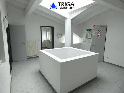 OG/ Galerie mit Lichtkuppel - 