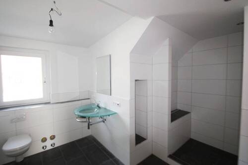 Badezimmer - Etagenwohnung mit 78,00 m² in Neufahrn bei Freising zur Miete