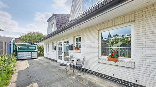 Eingangsbereich - + Charmantes Einfamilienhaus mit Einliegerwohnung +