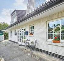 + Charmantes Einfamilienhaus mit Einliegerwohnung + - Wedel