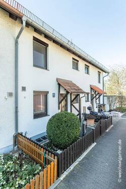 Hauseingang - 5 Zimmer Reihenmittelhaus in München
