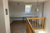Flur 2. Etage mit Schreibtisch - 