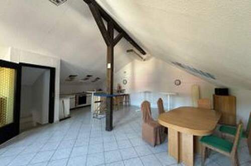 Partyraum mit Küchenzeile - 