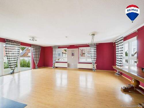 RE/MAX Immobilien DeLux Haus verkauf Steinbach - 