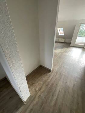 Flur - 3 Zimmer Etagenwohnung zur Miete in Ronnenberg