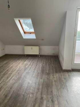 Wohnzimmer - Etagenwohnung mit 78,20 m&sup2; in Ronnenberg zur Miete