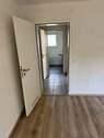 Schlafzimmer - Blick in Flur - 
