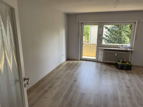 Wohnzimmer - abtapeziert - 