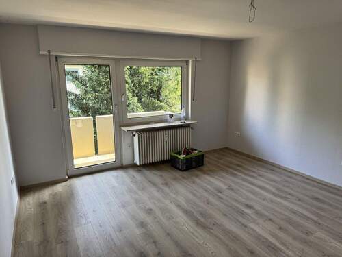 Wohnzimmer - abtapeziert - 