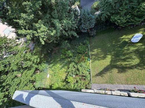 Balkon - Blick in Garten - 