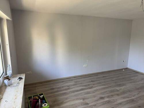 Wohnzimmer - abtapeziert - 