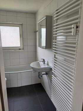 Heizkörper mit Handtuchwärmer - 3 Zimmer Etagenwohnung in Mutterstadt