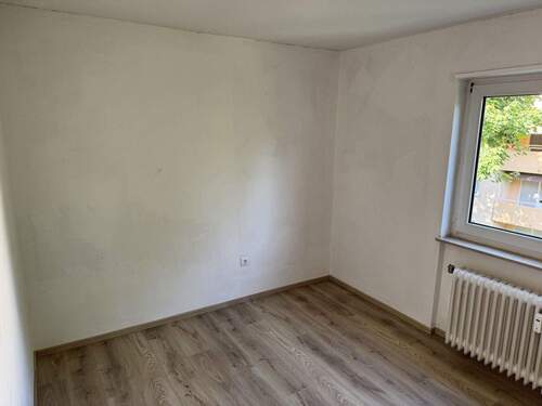 Kinderzimmer - abtapeziert - 