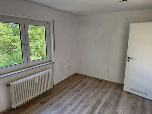 Kinderzimmer - abtapeziert - 